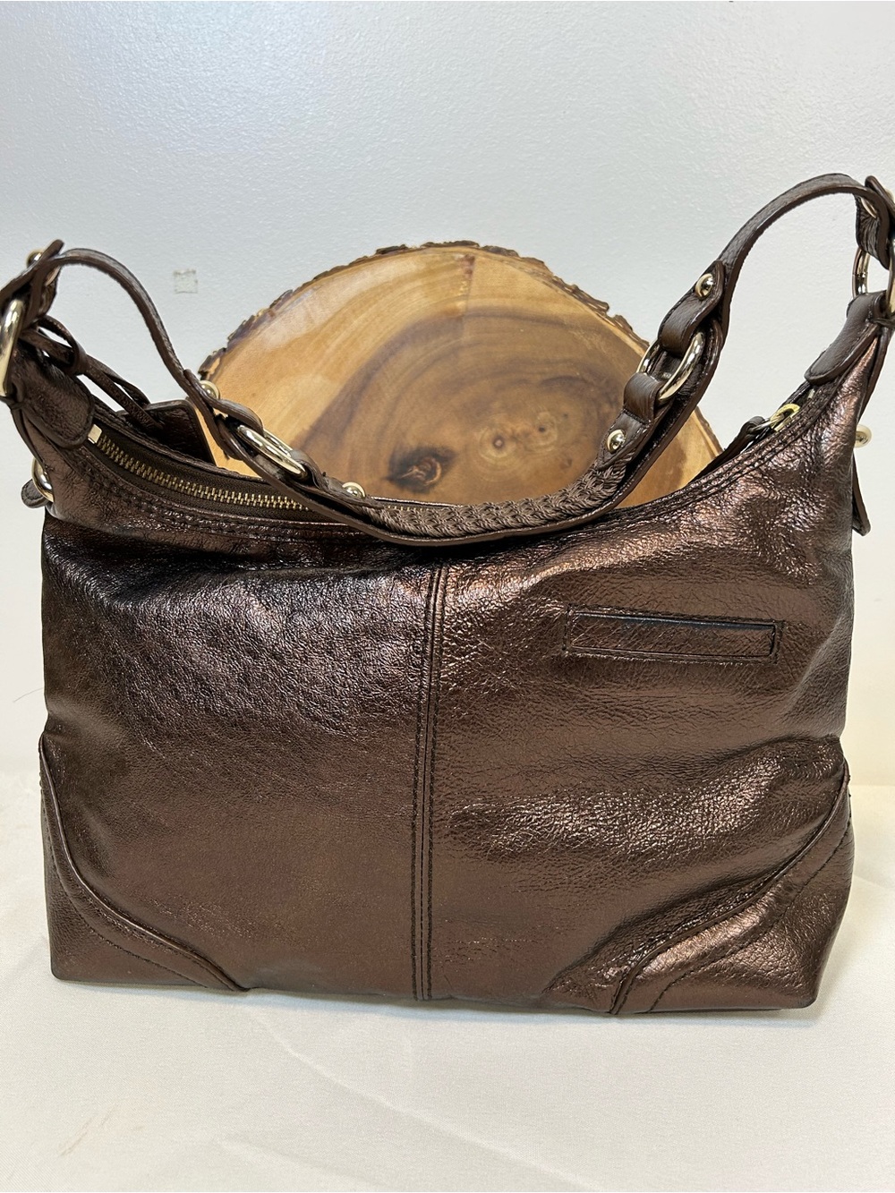The SAK Metallic Bronze Leather Shoulder Bag medium slouchy hobo style - Picture 2 of 9